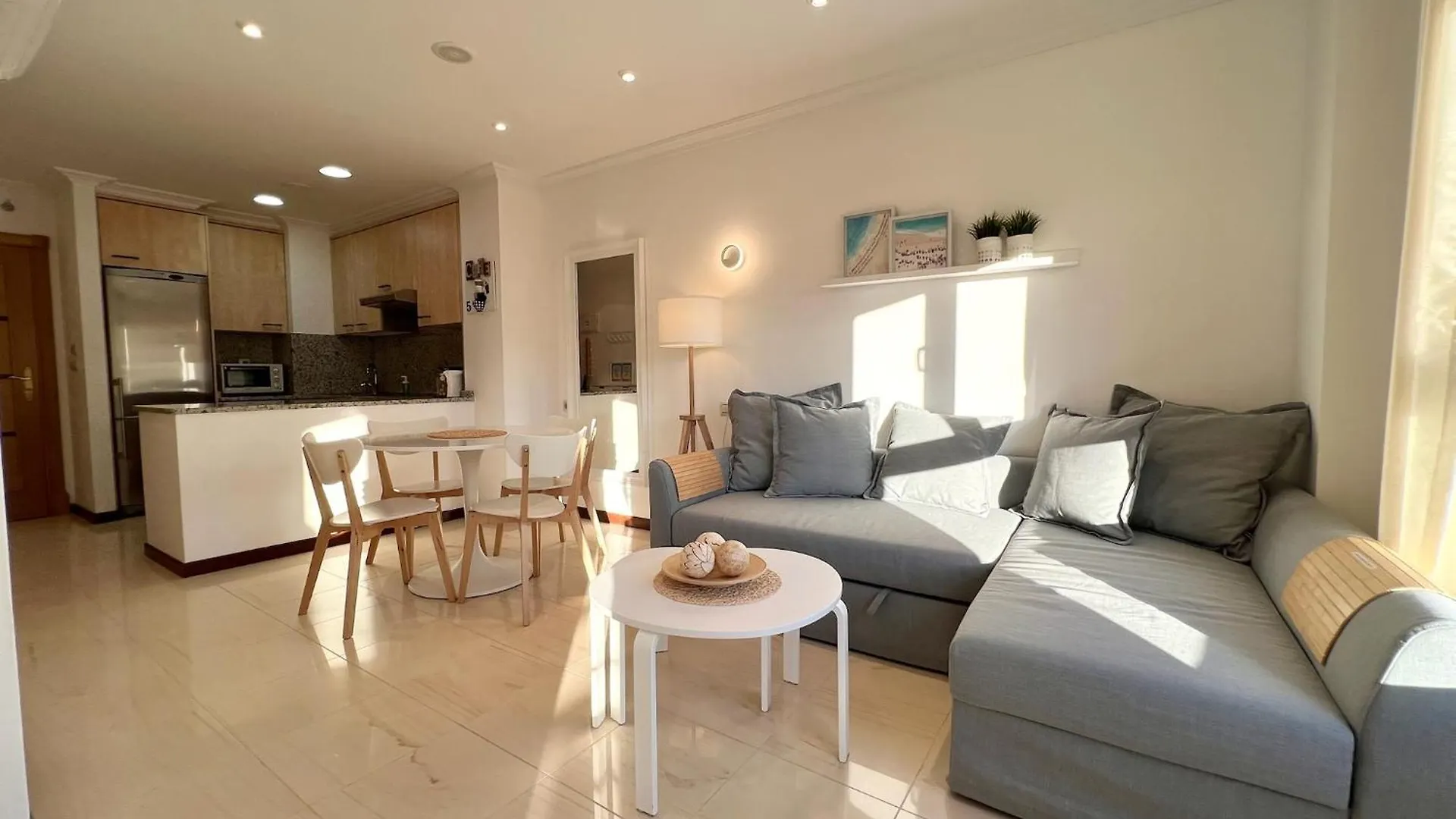 Bright And Cozy Apartment With Pool And Jacuzzi And Near Beach Фуэнхирола