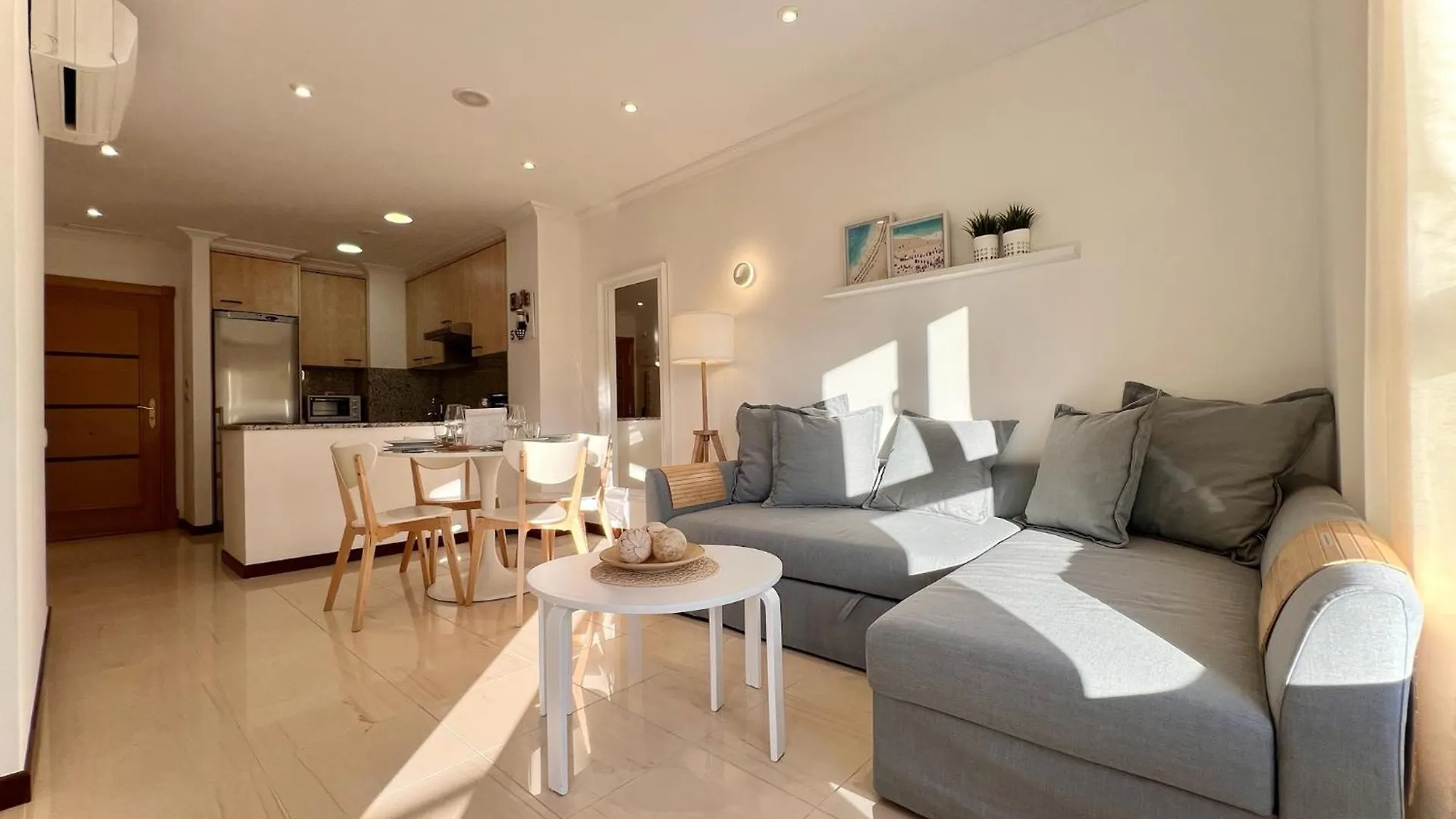 Bright And Cozy Apartment With Pool And Jacuzzi And Near Beach Фуэнхирола